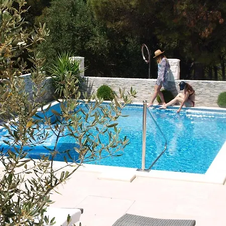 Seaside With A Swimming Pool Okrug Donji, Ciovo - 5244 Donji Okrug (Ciovo)