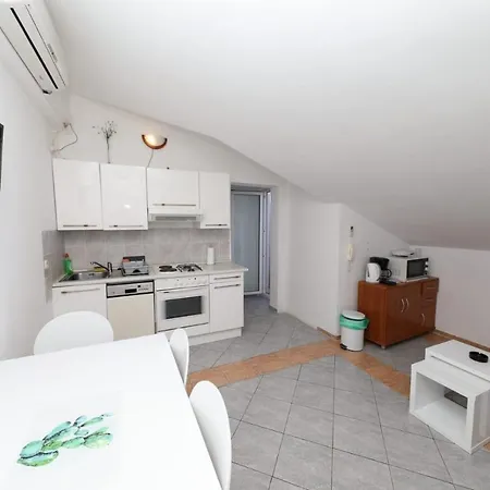 Seaside With A Swimming Pool Okrug Donji, Ciovo - 5244 Apartment Donji Okrug (Ciovo)