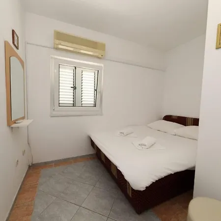 Seaside With A Swimming Pool Okrug Donji, Ciovo - 5244 דירה *