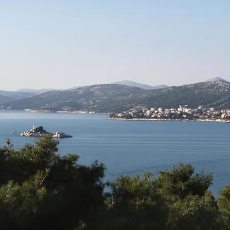 Seaside With A Swimming Pool Okrug Donji, Ciovo - 5244