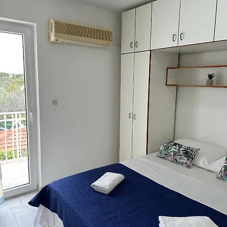 Seaside With A Swimming Pool Okrug Donji, Ciovo - 5244 Apartment Donji Okrug (Ciovo)