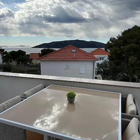 Seaside With A Swimming Pool Okrug Donji, Ciovo - 5244 * Donji Okrug (Ciovo)