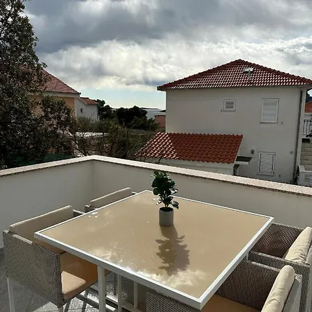 Seaside With A Swimming Pool Okrug Donji, Ciovo - 5244 דירה