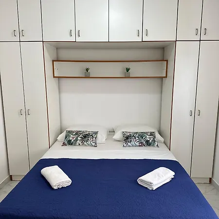 Seaside With A Swimming Pool Okrug Donji, Ciovo - 5244 Apartment Donji Okrug (Ciovo)