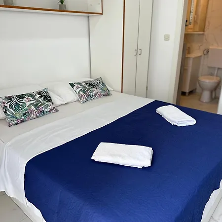 Seaside With A Swimming Pool Okrug Donji, Ciovo - 5244 * Donji Okrug (Ciovo)