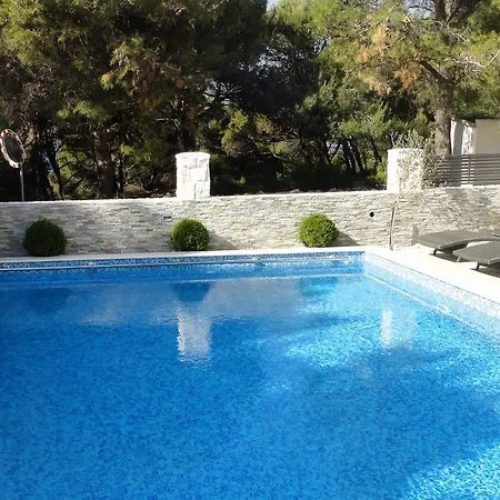Seaside With A Swimming Pool Okrug Donji, Ciovo - 5244 דירה